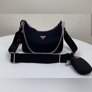 Prada re-edition 2005 🖤❤️ nylon